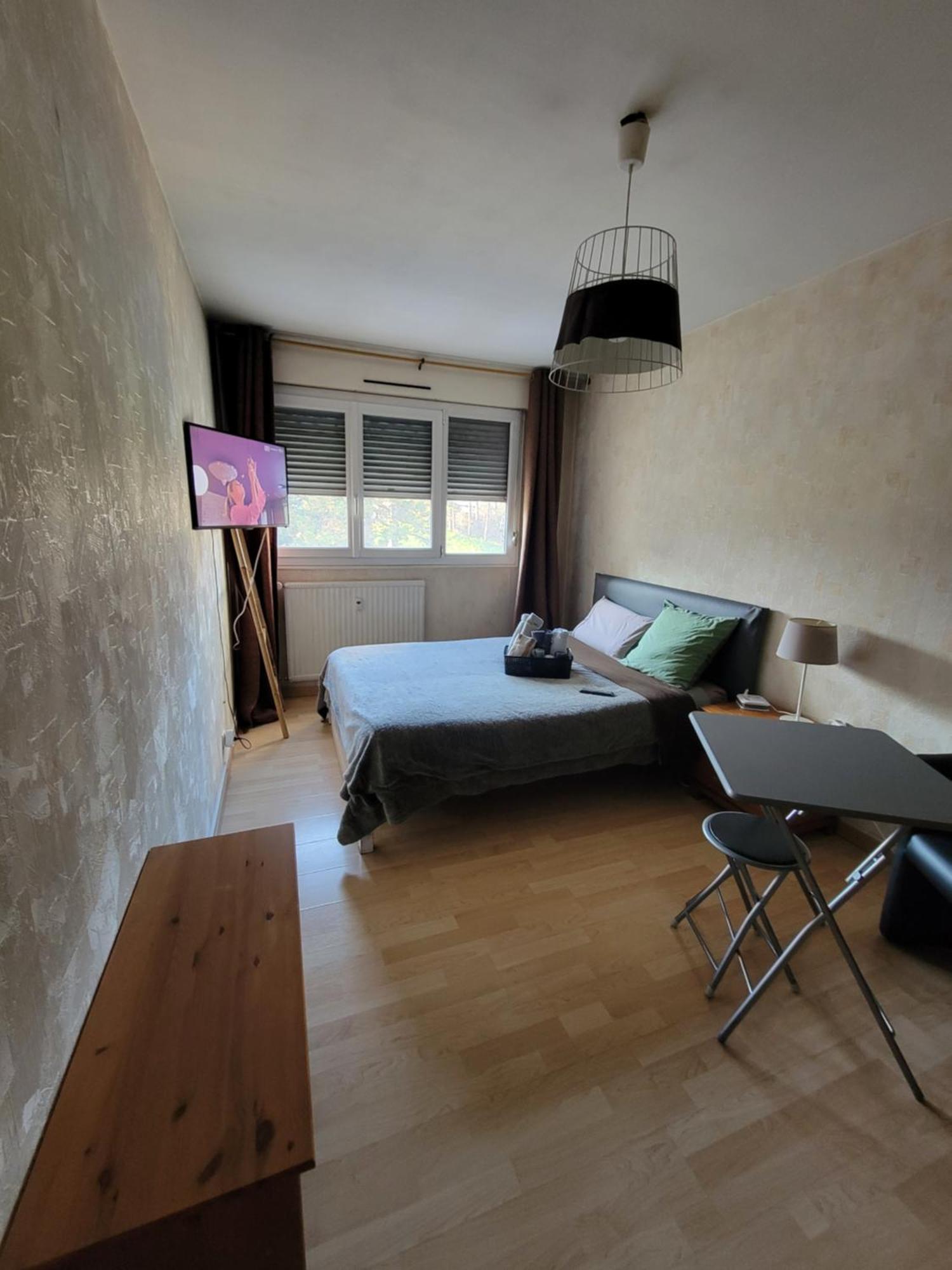 Pour Deplacement 3 Chambres Echirolles Exterior photo
